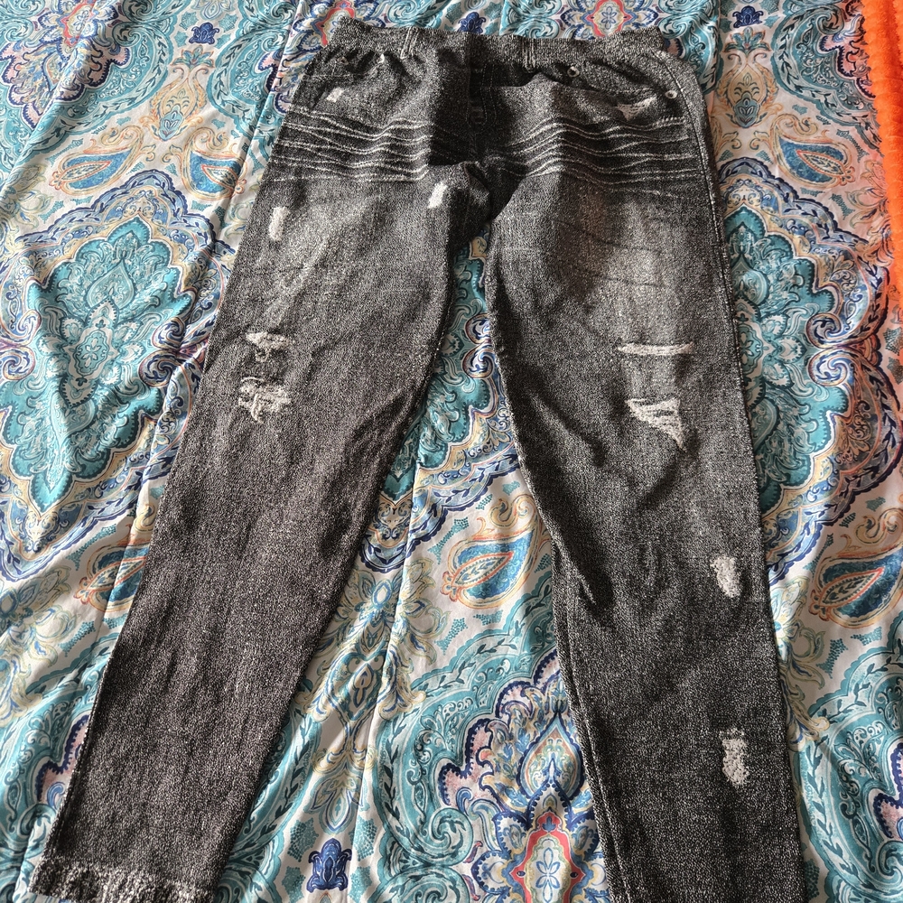 Women’s Black Distressed Skinny Jeans